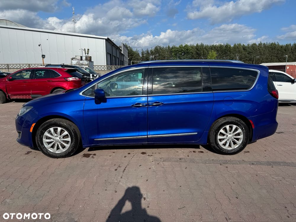 Chrysler Pacifica - 8