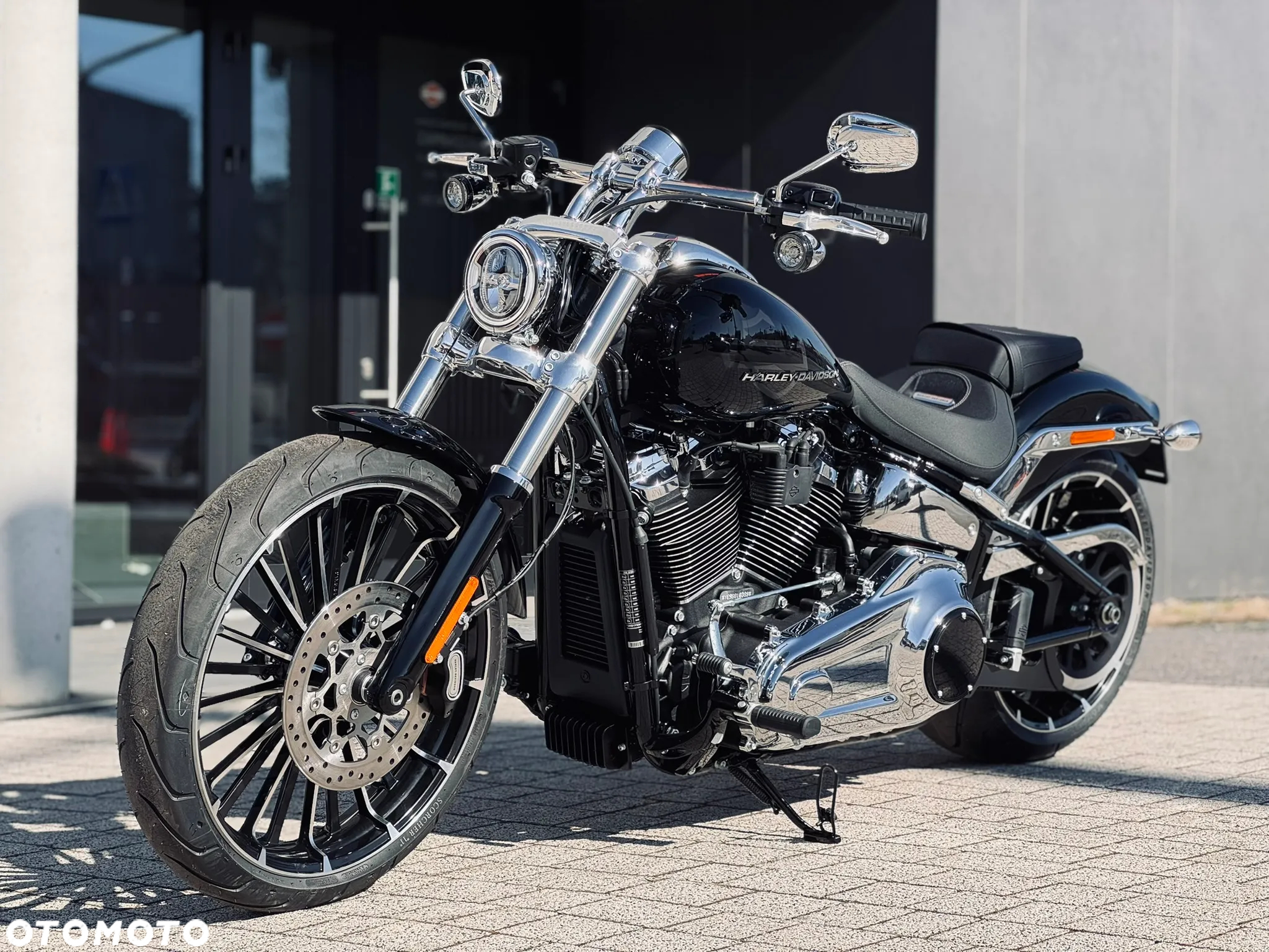 Harley-Davidson Softail Breakout - 17