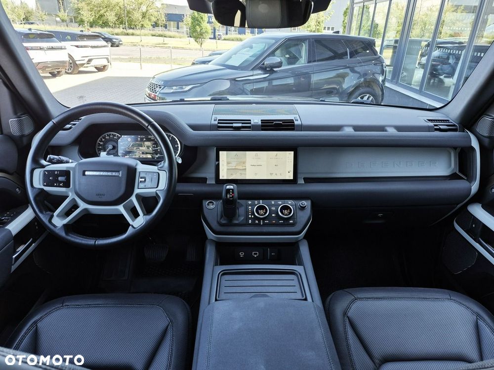 Land Rover Defender - 30