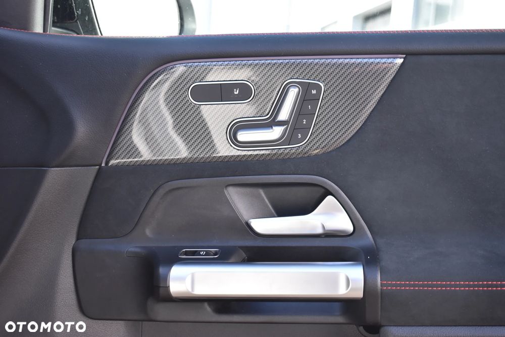 Mercedes-Benz GLB - 18