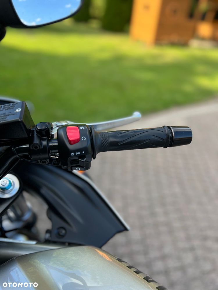 Yamaha FZS - 22