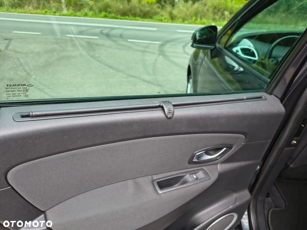 Renault Scenic 1.6 16V 110 Dynamique - 15