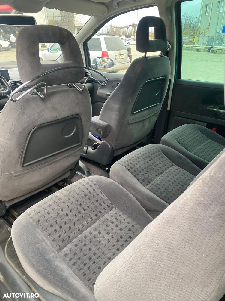 Volkswagen Sharan 1.9 TDI Comfortline Family - 7