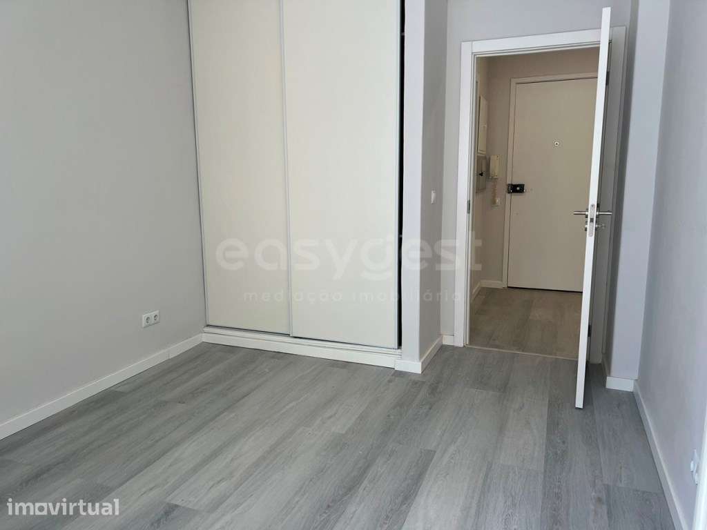 Apartamento T1 Totalmente Remodelado na Venteira com Localização Pr... - Grande imagem: 2/22