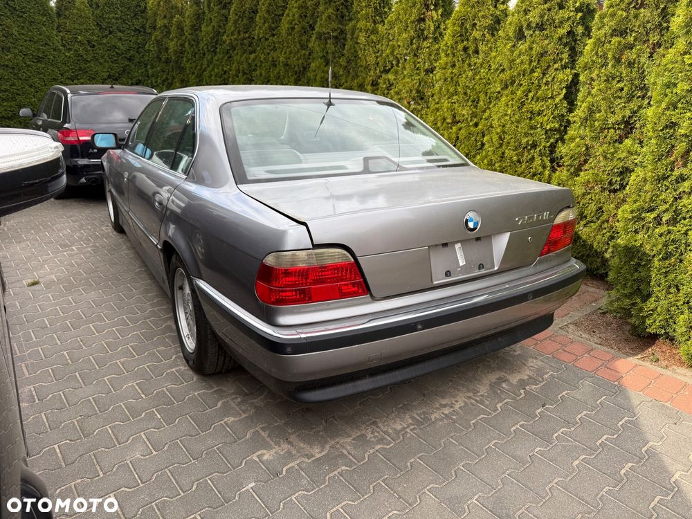 BMW Seria 7 750iL - 4