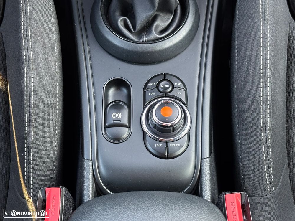 MINI Countryman Cooper SE ALL4 Auto - 33
