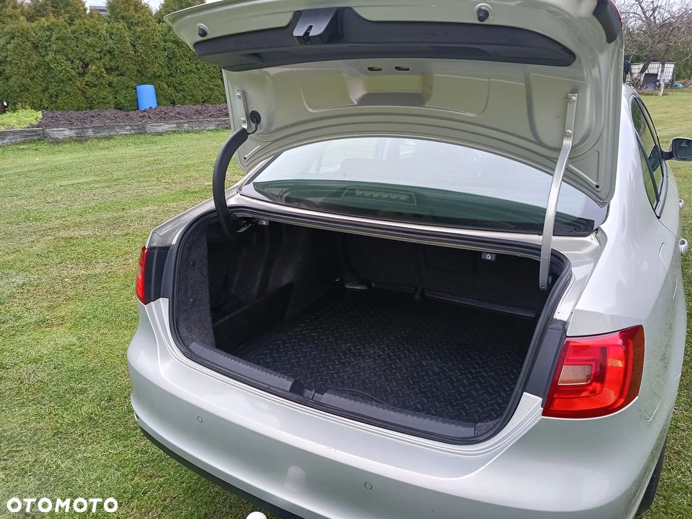 Volkswagen Jetta 1.6 TDI Blue Motion Technology Comfortline - 12