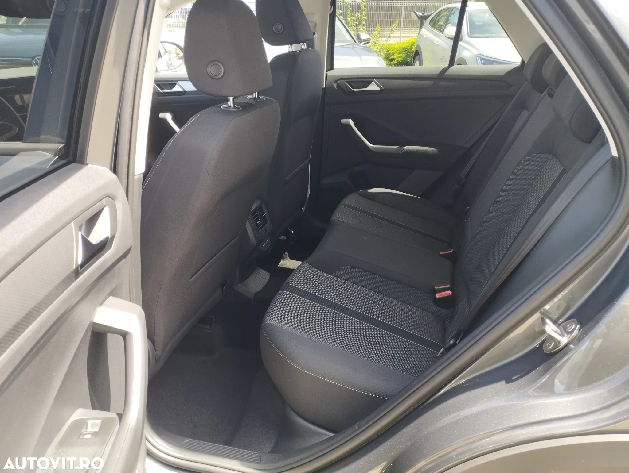 Volkswagen T-ROC 1.0 TSI Advanced - 11
