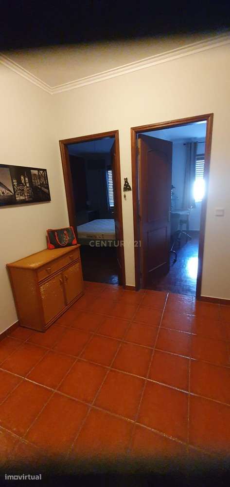 Apartamento T2 Mobilado com Garagem - Grande imagem: 2/14
