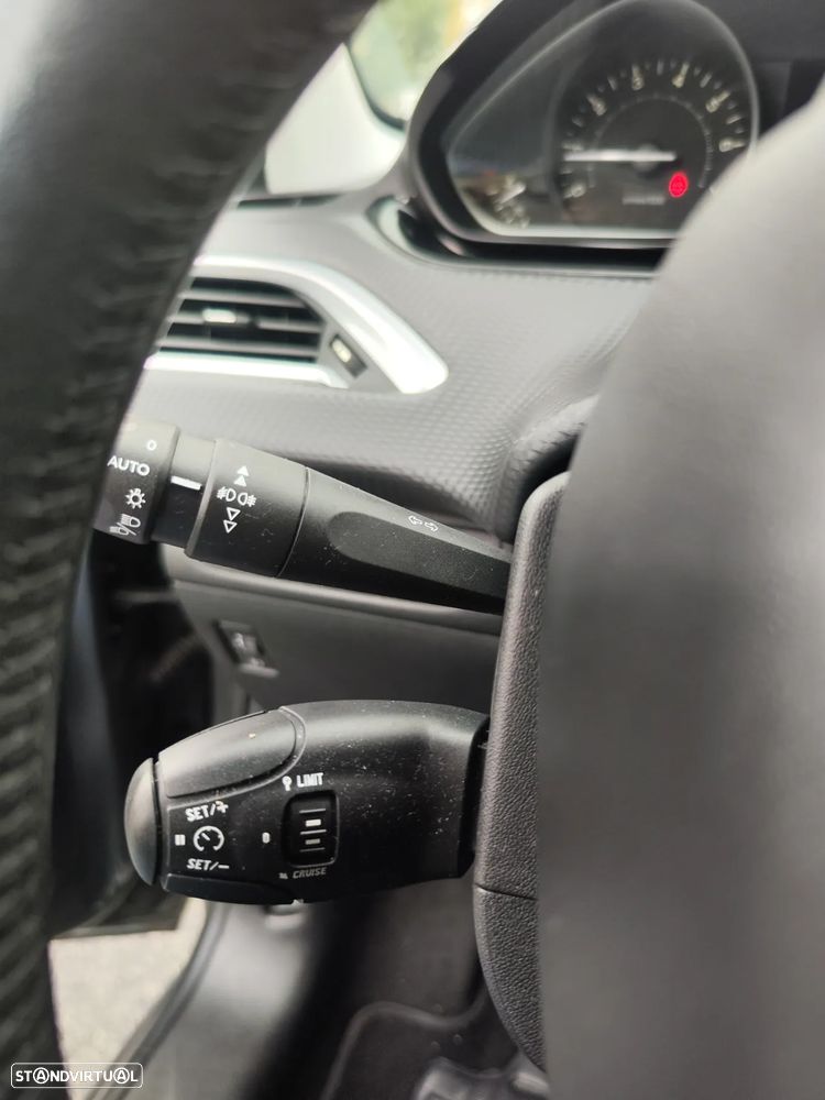 Peugeot 208 1.2 PureTech Style - 27