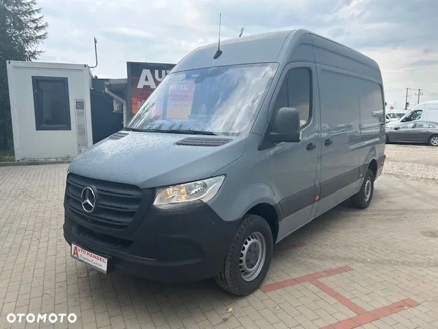 Mercedes-Benz Sprinter - 11