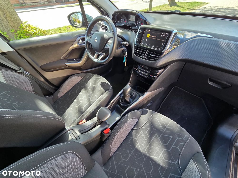 Peugeot 2008 1.2 Pure Tech Style EU6 - 9
