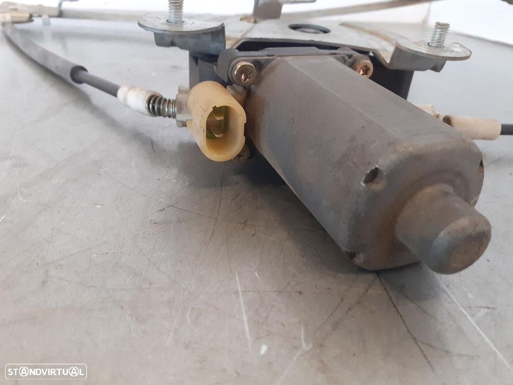 ELEVADOR DE VIDRO FRONTAL DIREITO RENAULT MEGANE I GRANDTOUR 2000 -0130821721 - 2