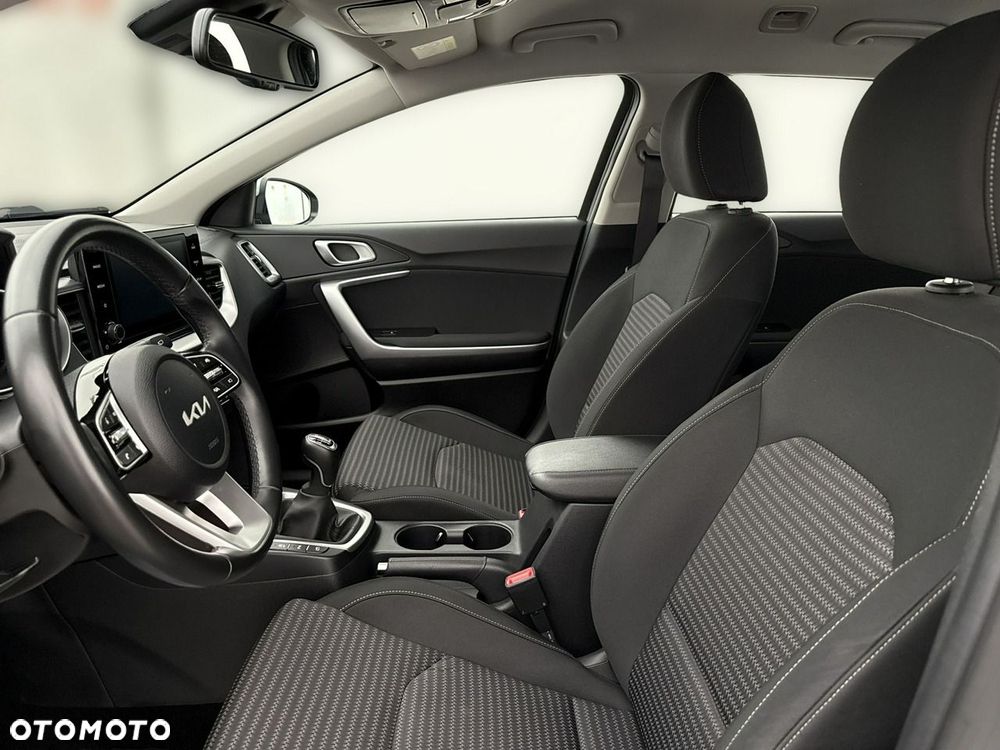 Kia Ceed - 13