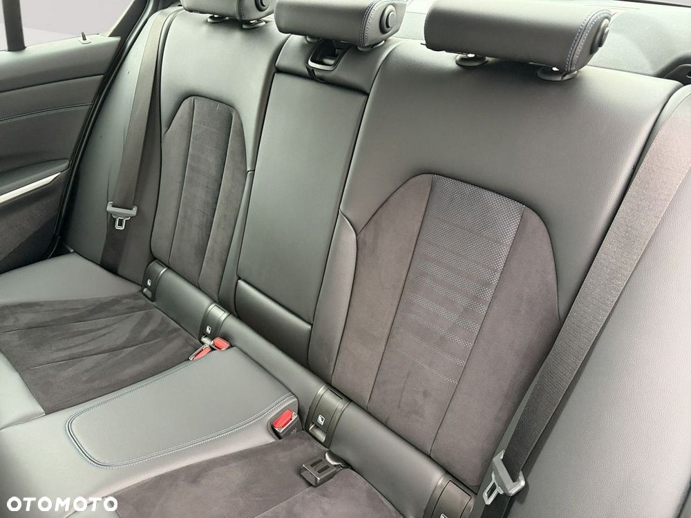 BMW Seria 3 318i M Sport - 22