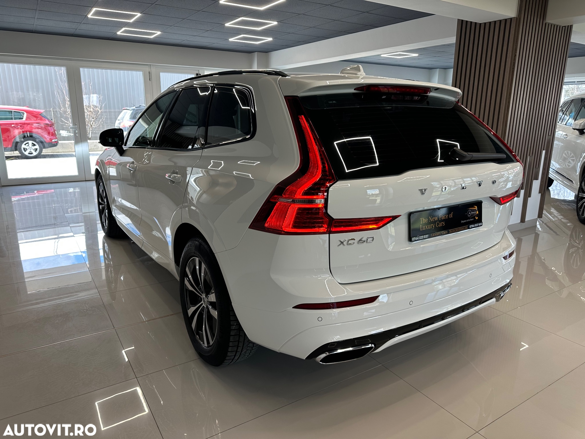 Volvo XC 60 T6 AWD Recharge Geartronic RDesign Expression - 5