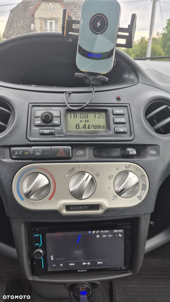 Toyota Yaris 1.0 Base - 12