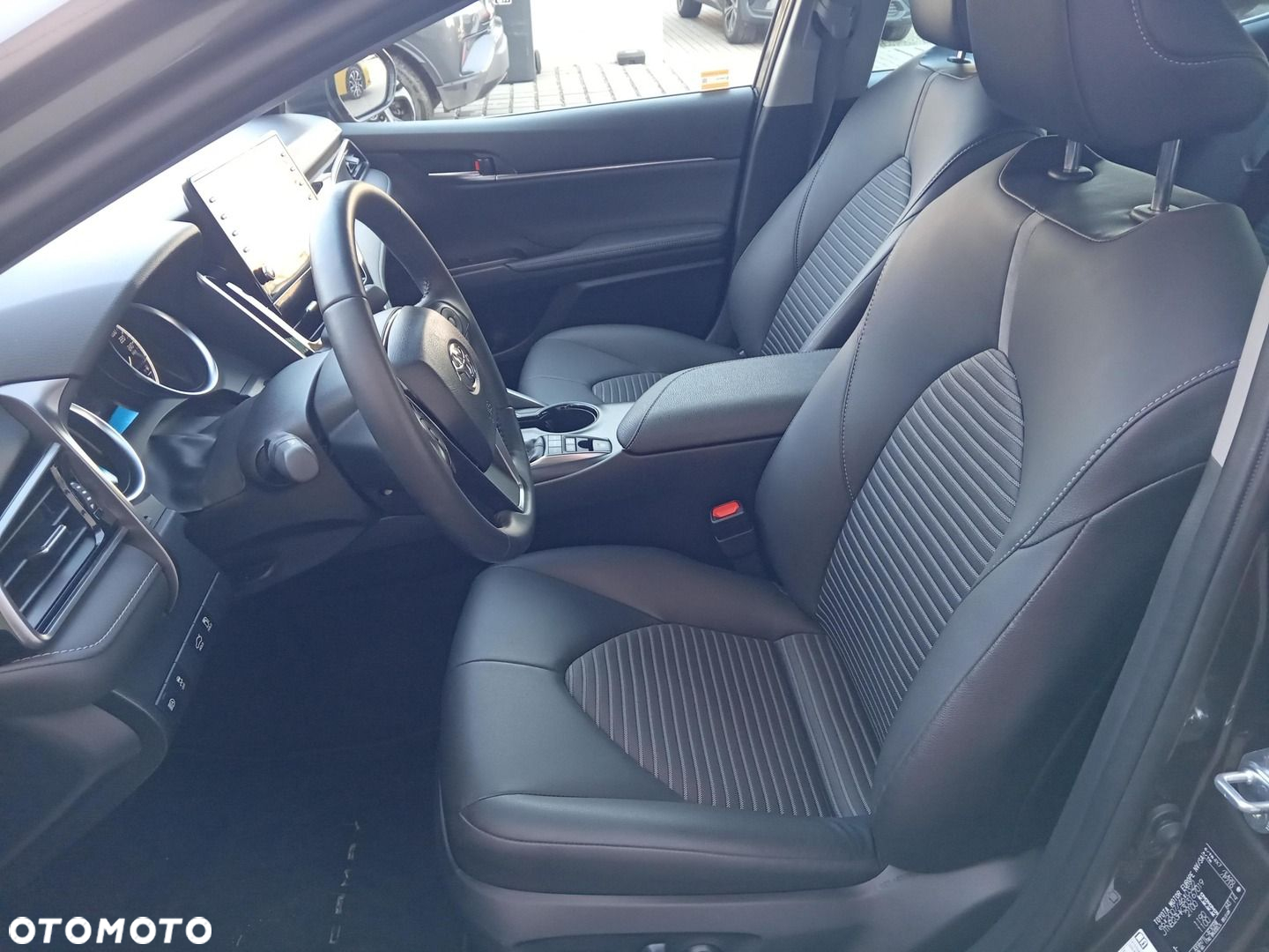 Toyota Camry - 14