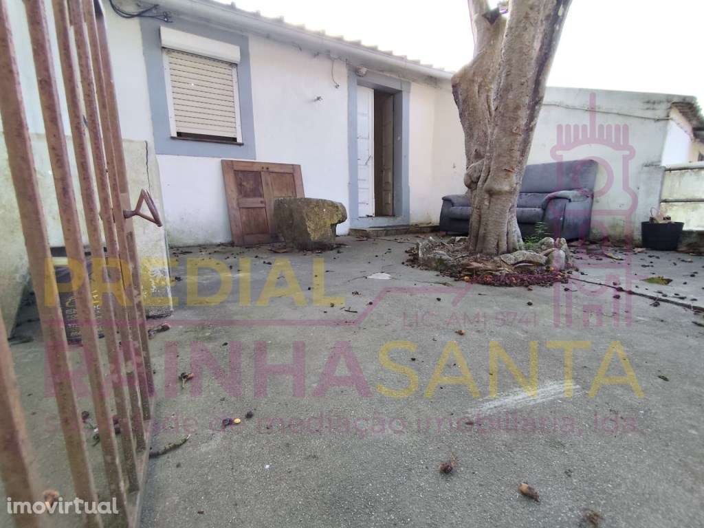 Moradia T3 com terreno para recuperar em Boiças - Rio Maior - Grande imagem: 2/28