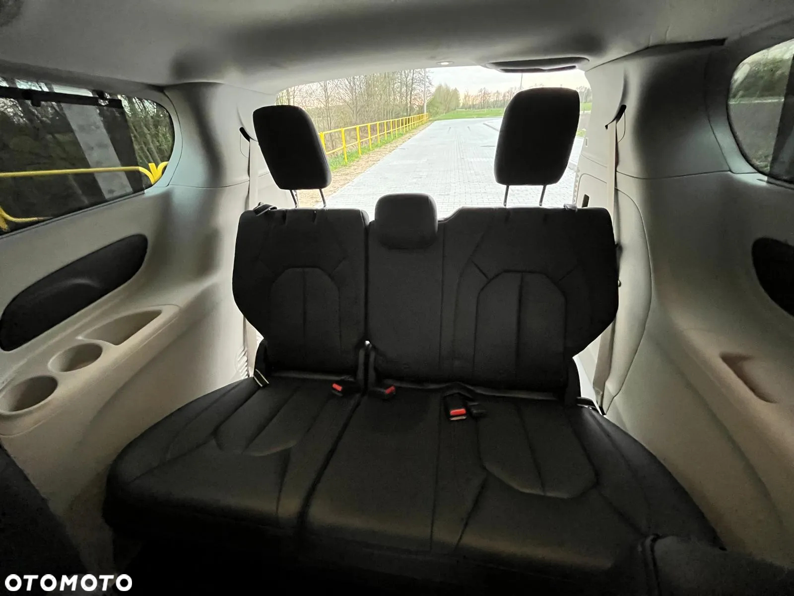 Chrysler Pacifica - 17