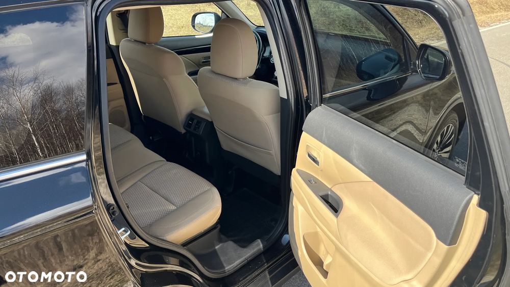 Mitsubishi Outlander 2.0 Intense + Navi 4WD CVT - 11