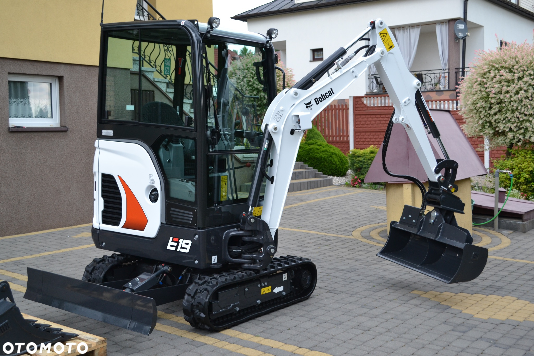 Bobcat E19 / rok 2024 / liczba godzin 4 / kupiona u dealera w Polsce / stan NOWA / komplet 3 łyżek / skarpówka hydrauliczna / - 28