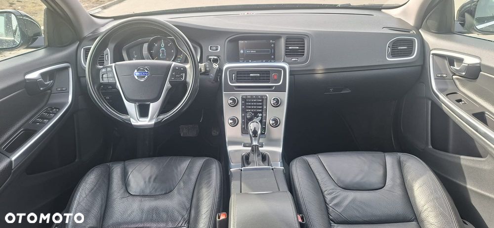Volvo V60 D6 AWD Plug-in Hybrid Summum - 12