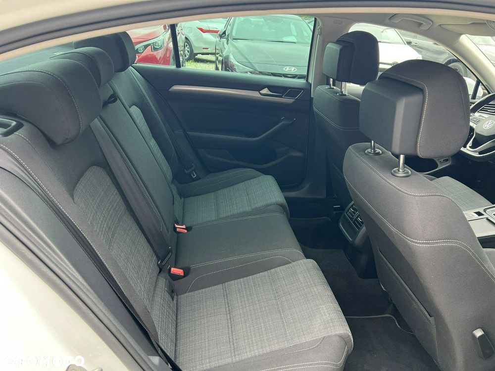 Volkswagen Passat 2.0 TDI EVO Business DSG - 23