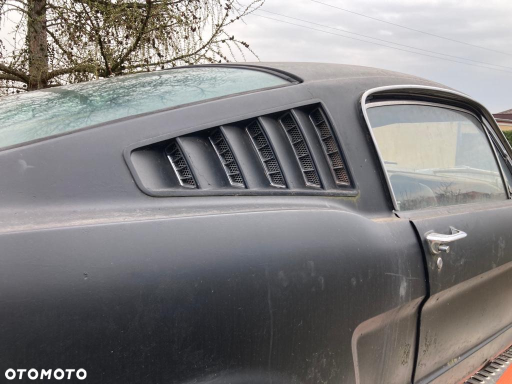 Ford Mustang - 7