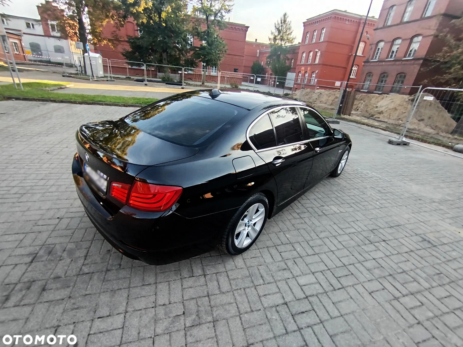 BMW Seria 5 528i Sport-Aut - 29