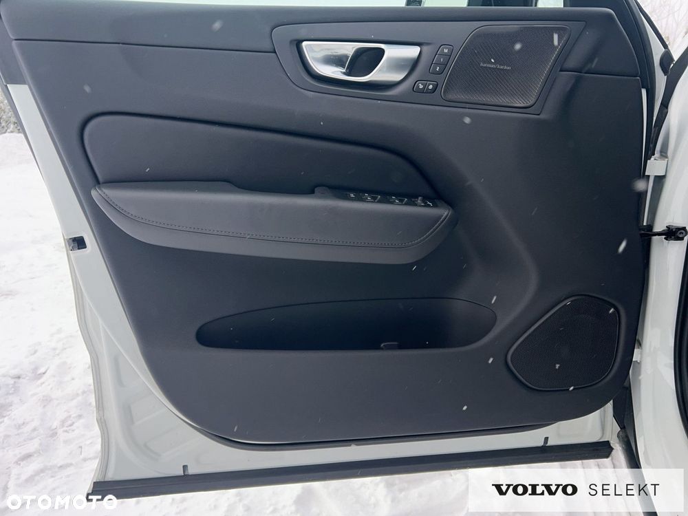 Volvo XC 60 B5 B AWD Plus Dark - 19