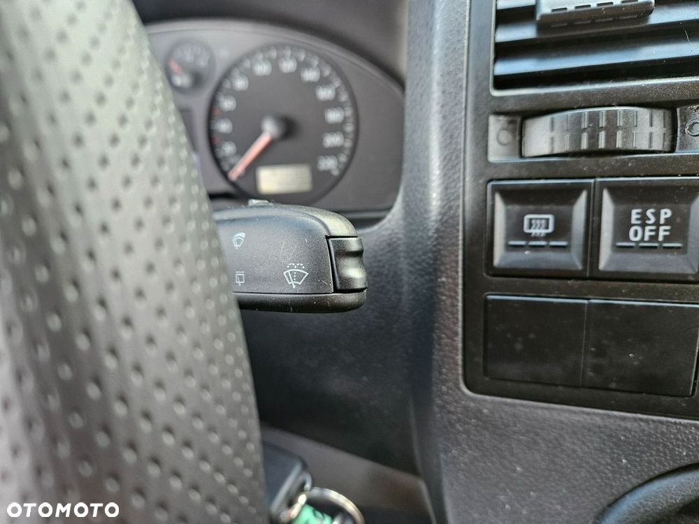 Volkswagen Caravelle - 18