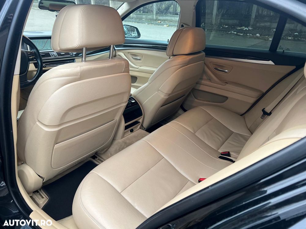 BMW Seria 5 520d Aut. Luxury Line - 12