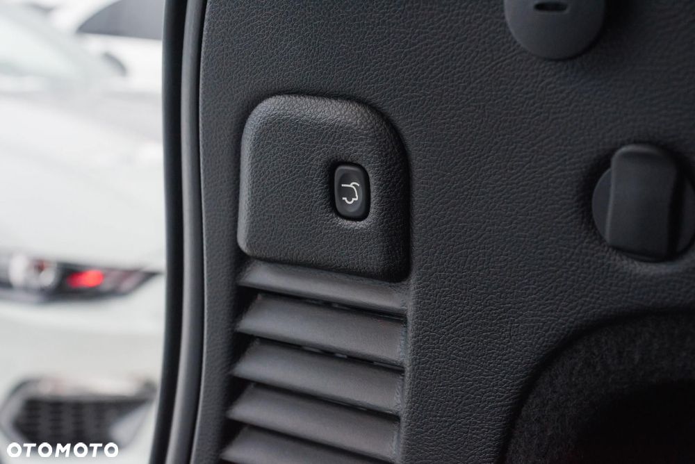 Jeep Grand Cherokee - 34