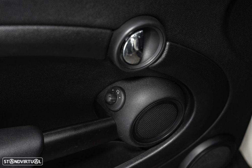 MINI 3 Portas One D - 27