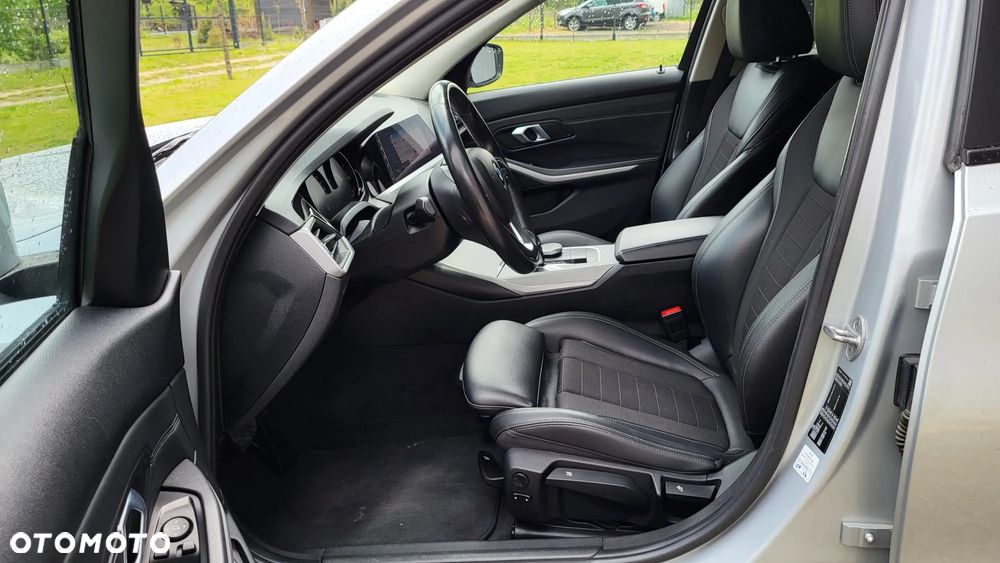BMW Seria 3 318d Touring - 34