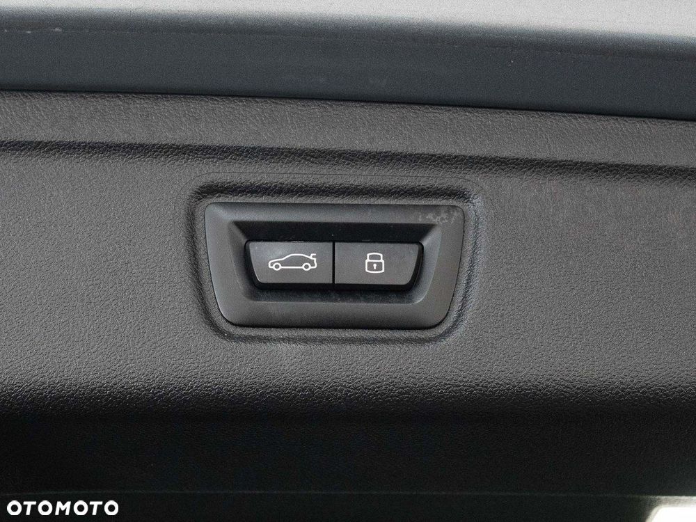 BMW Seria 3 318d M Sport - 28