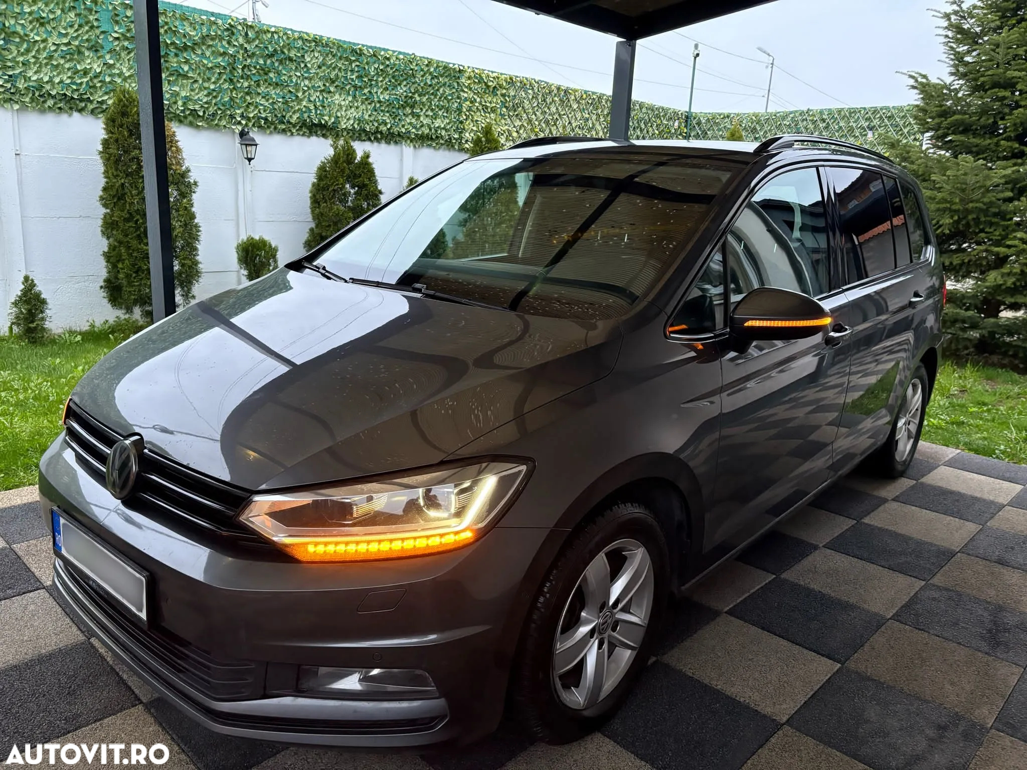 Volkswagen Touran 2.0 TDI DSG Highline - 5