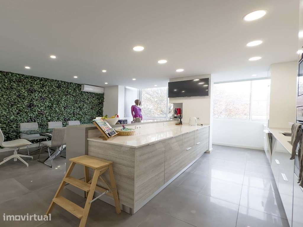 Apartamento T2 mobilado com varanda em Campo de Ourique - Grande imagem: 5/23