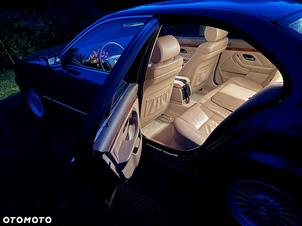 BMW Seria 5 520i - 26