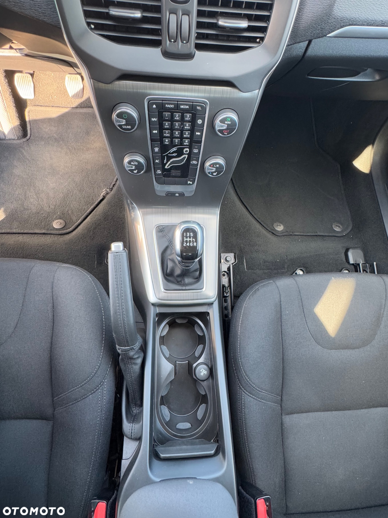 Volvo V40 D2 Drive-E Momentum - 23