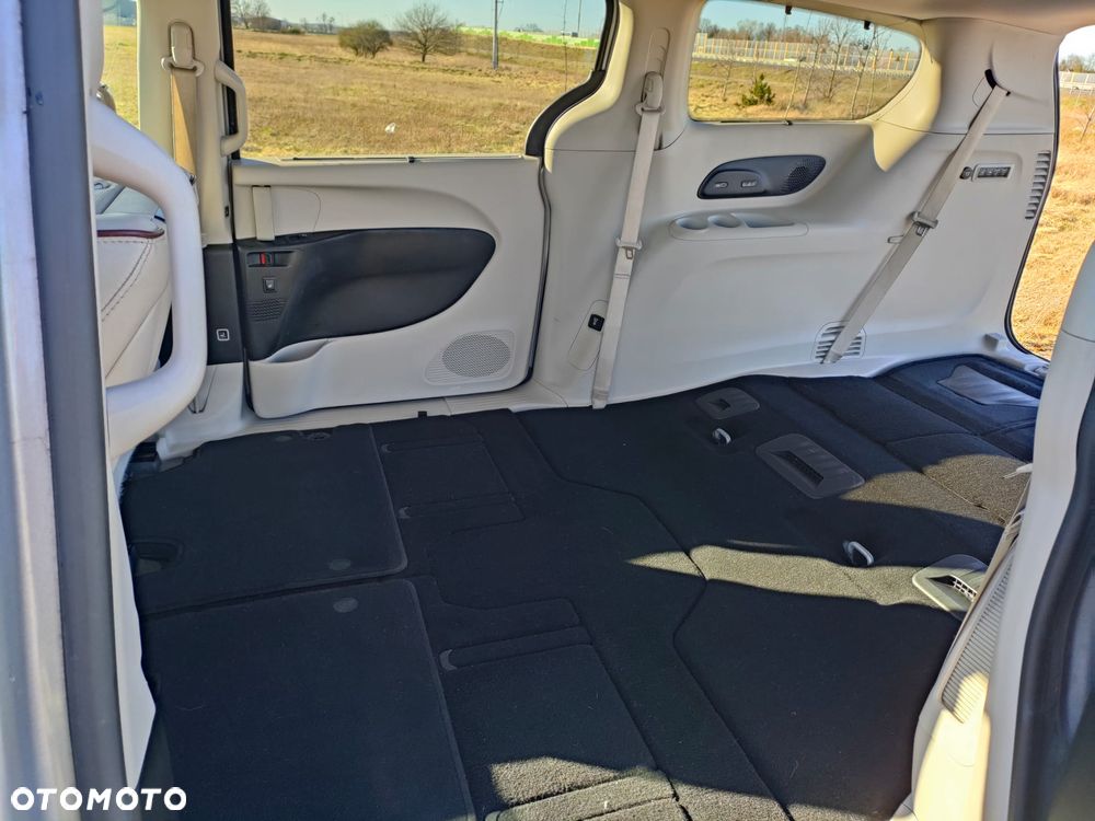 Chrysler Pacifica - 10