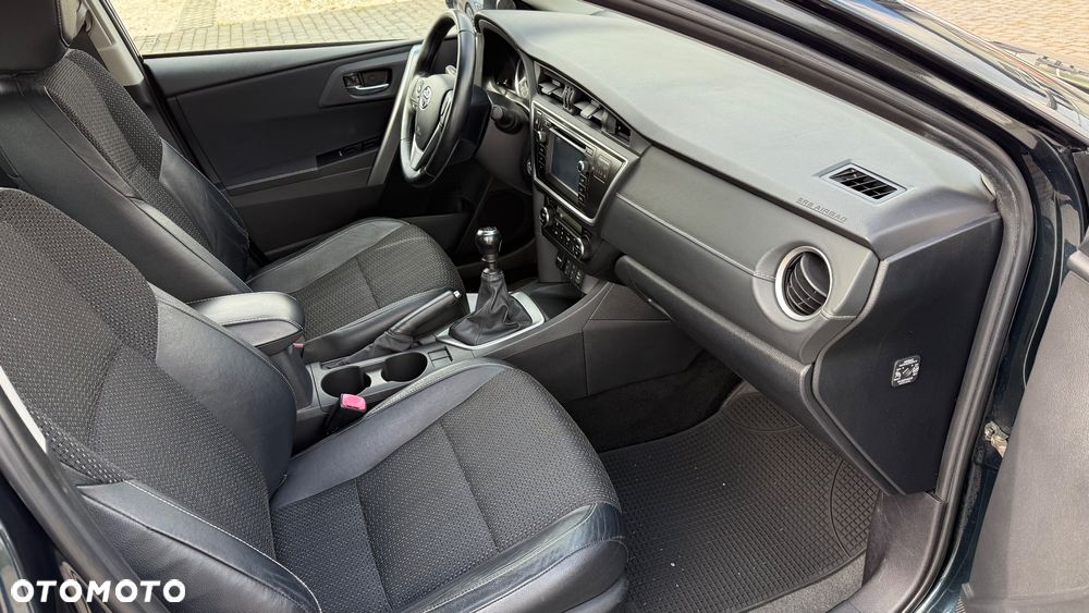 Toyota Auris 2.0 D-4D Premium - 8
