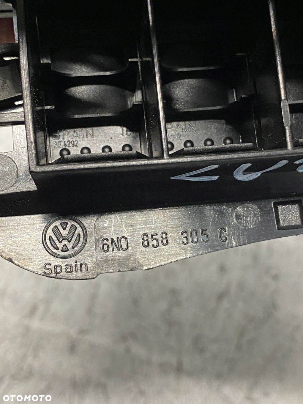 RAMKA NAWIEWU PANELU PRZYCISKI VW POLO 6N LUPO GOLF IV 6N0858305C - 3