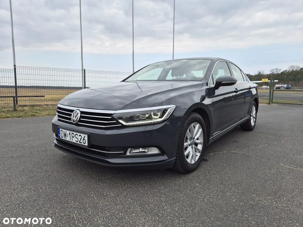 Volkswagen Passat - 16