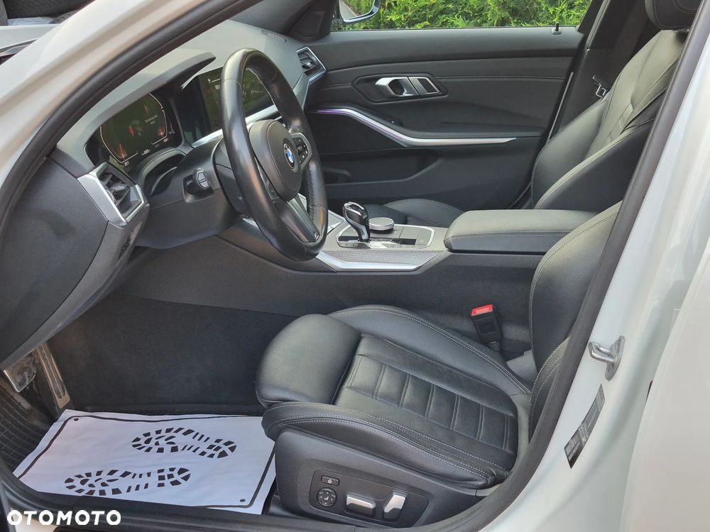 BMW Seria 3 318d MHEV - 9