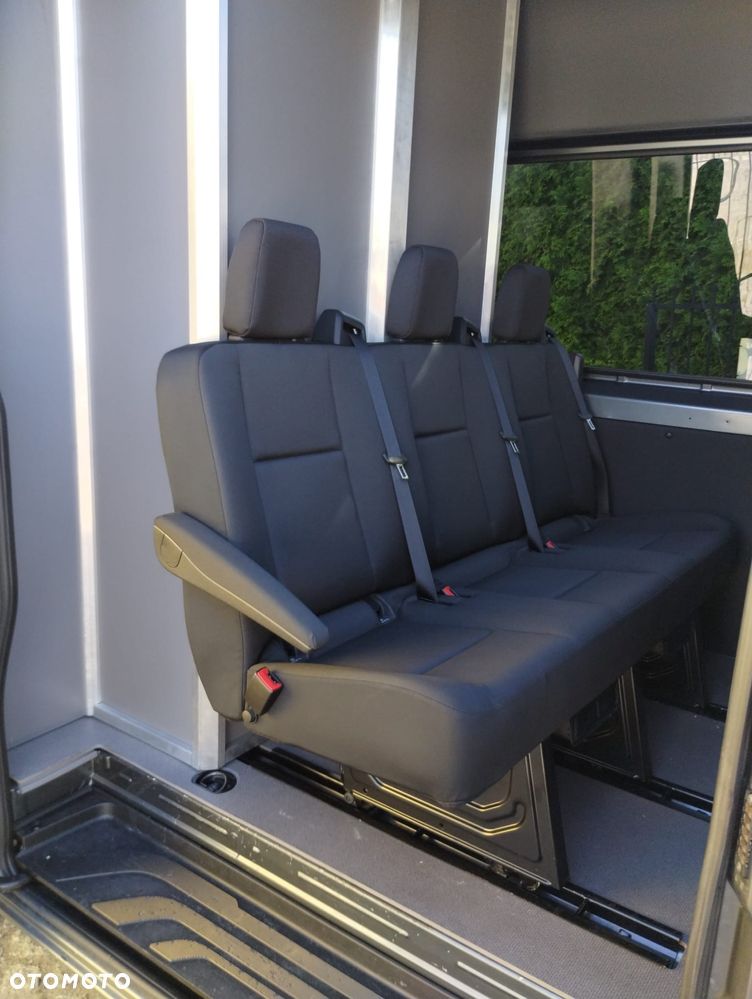 Mercedes-Benz Sprinter - 11