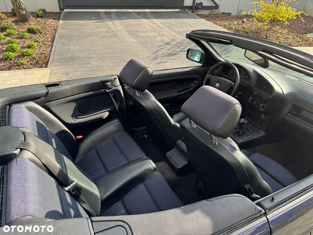 BMW Seria 3 320i Cabriolet - 14
