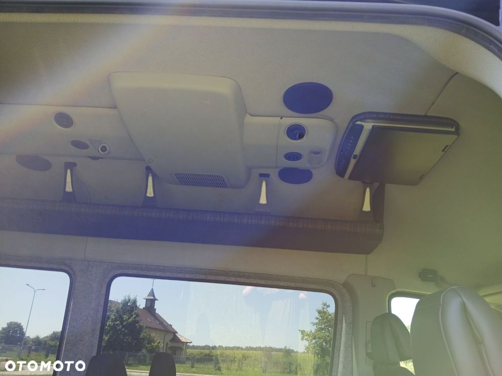 Mercedes-Benz Sprinter - 11