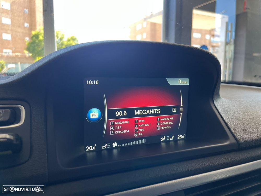 Volvo XC 70 2.0 D4 Momentum Geartronic - 35